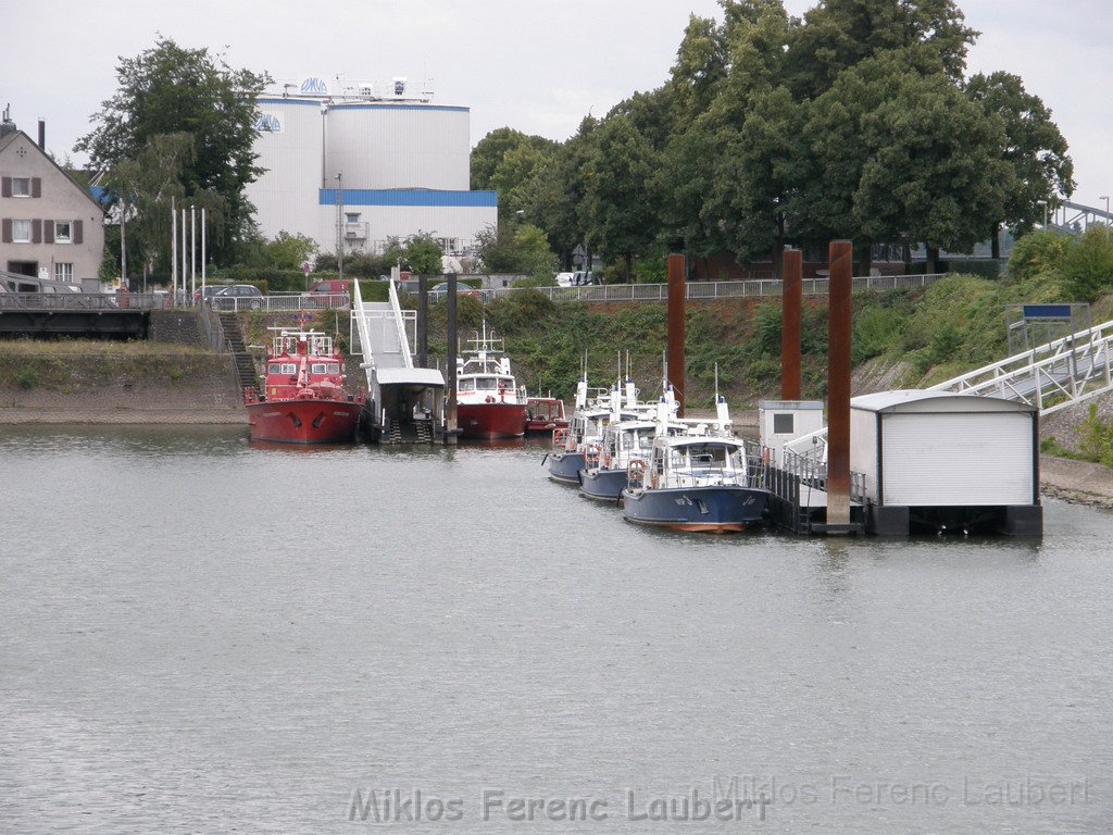 Feuerloeschboot 10-2      P010.JPG